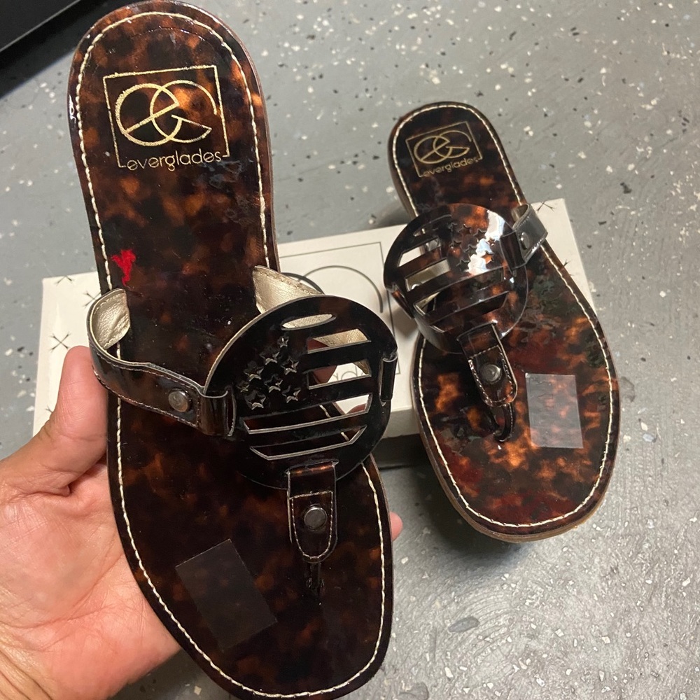 Tortoise Brown Flat Sandals